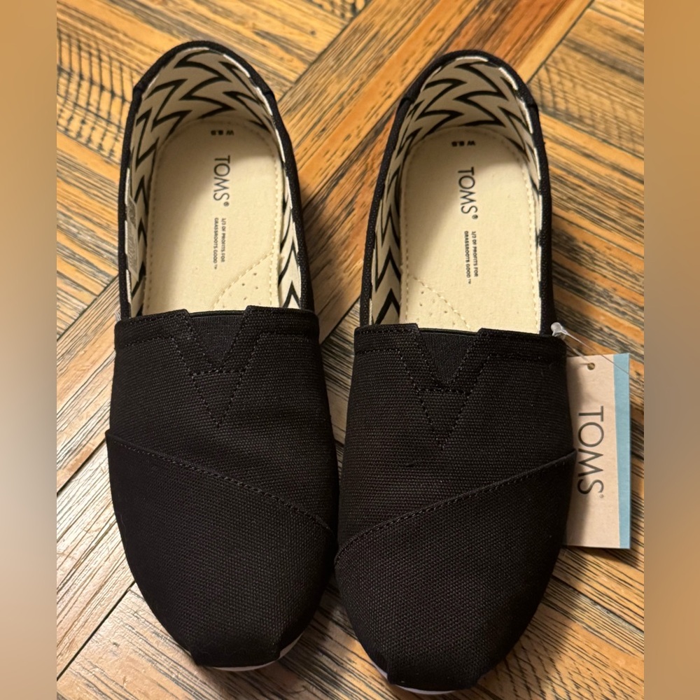 Tom’s Alpargata black slip on -canvas recycled 8.5 Women
New in box!